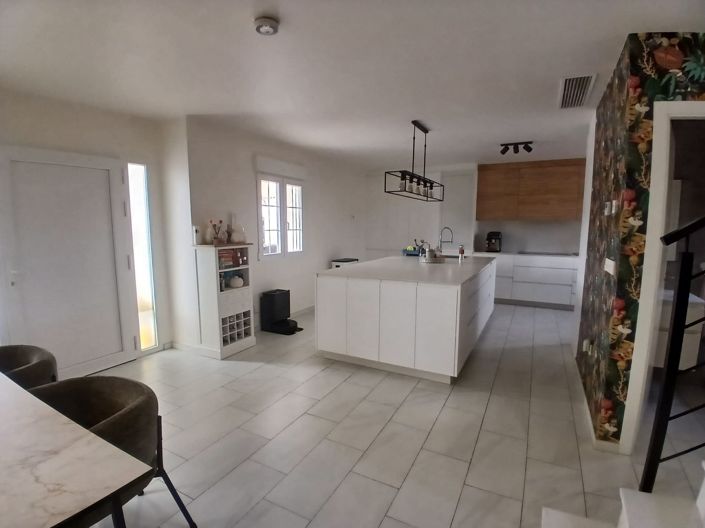 Image No.29-5 Bed Villa for sale