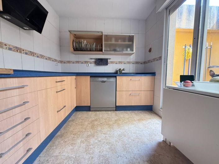 Image No.28-5 Bed Townhouse for sale