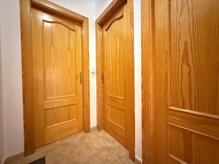 Image No.37-5 Bed Townhouse for sale