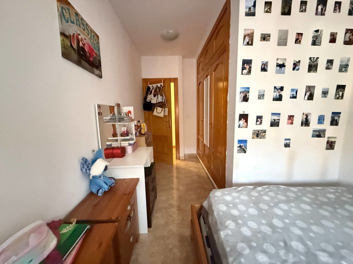 Image No.48-5 Bed Townhouse for sale