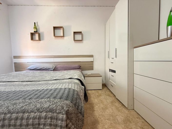 Image No.50-5 Bed Townhouse for sale