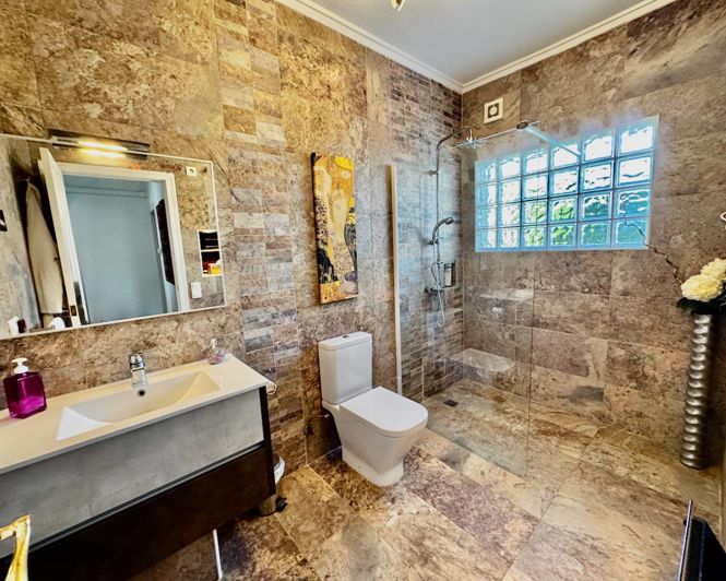 Image No.12-4 Bed Villa for sale