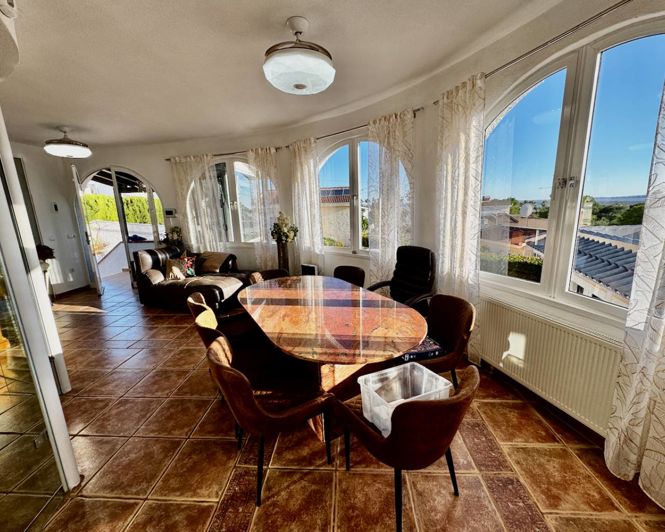 Image No.2-4 Bed Villa for sale