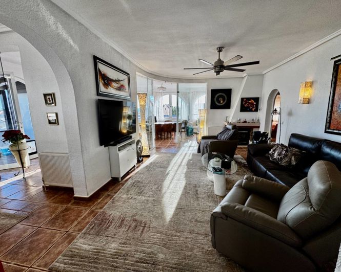 Image No.4-4 Bed Villa for sale