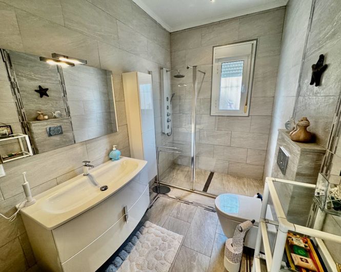 Image No.18-3 Bed Villa for sale