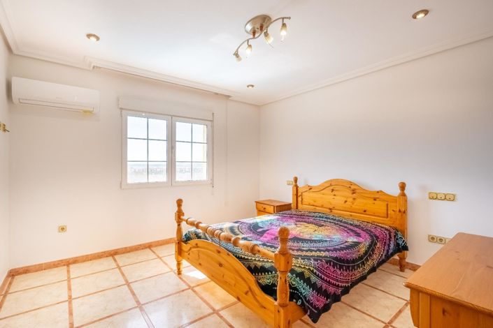 Image No.24-6 Bed Villa for sale