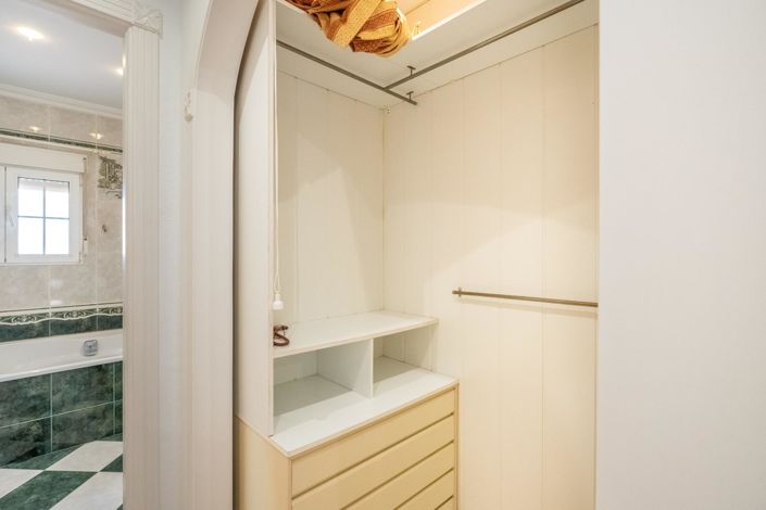 Image No.28-6 Bed Villa for sale