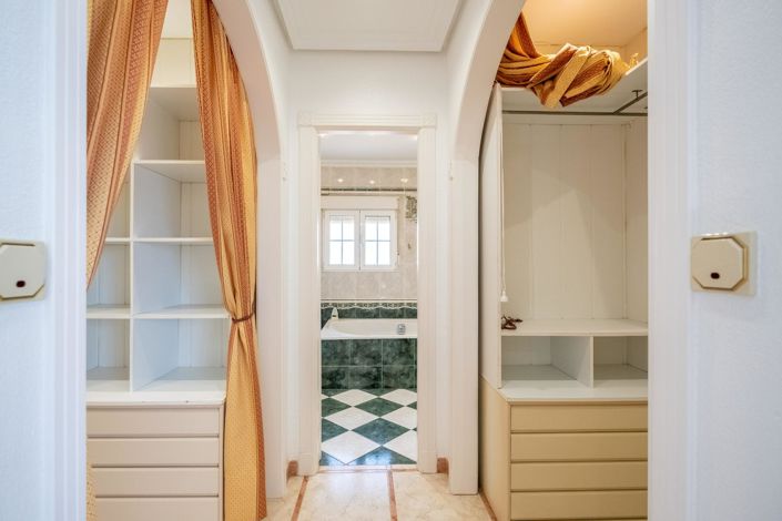 Image No.31-6 Bed Villa for sale