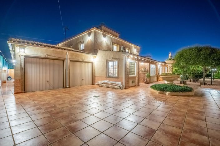 Image No.4-6 Bed Villa for sale