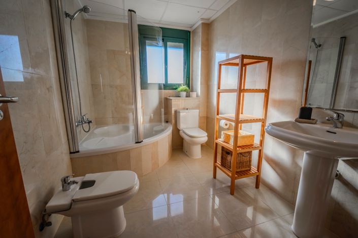 Image No.23-3 Bed Townhouse for sale