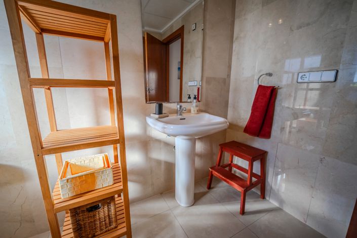 Image No.25-3 Bed Townhouse for sale