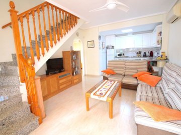 49153sundrenched3bedroompropertywithalargegar