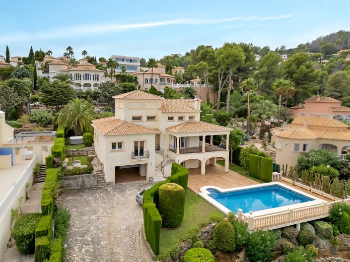 Image No.1-4 Bed Villa for sale