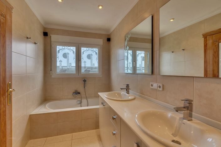 Image No.25-4 Bed Villa for sale