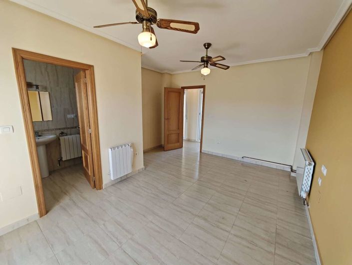 Image No.30-4 Bed Villa for sale