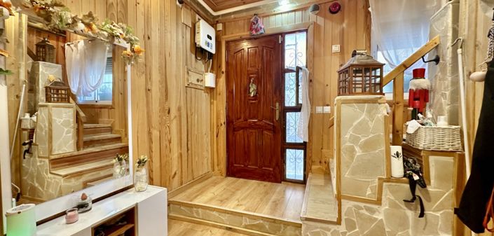 Image No.14-4 Bed Townhouse for sale