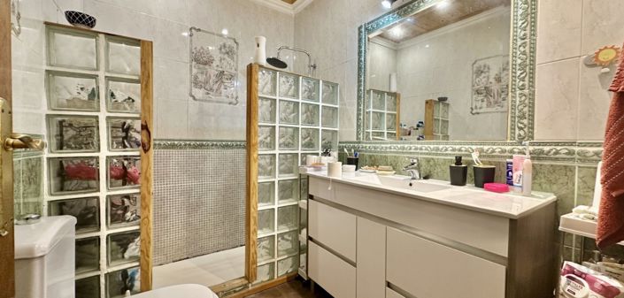 Image No.19-4 Bed Townhouse for sale