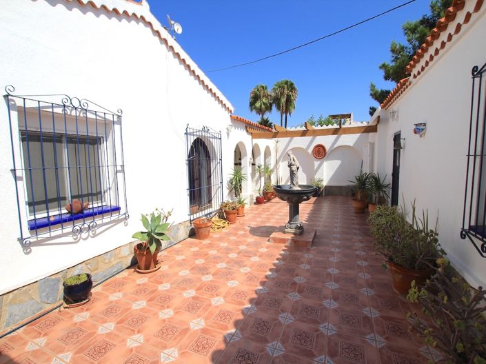 Image No.9-5 Bed Villa for sale