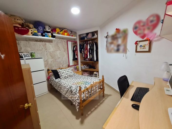 Image No.14-4 Bed Townhouse for sale