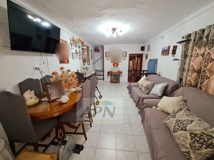 Image No.2-4 Bed Townhouse for sale