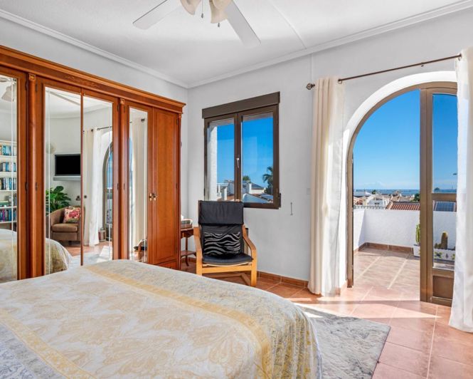 Image No.10-4 Bed Villa for sale