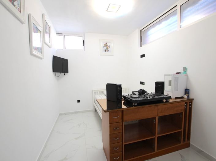 Image No.33-6 Bed Villa for sale