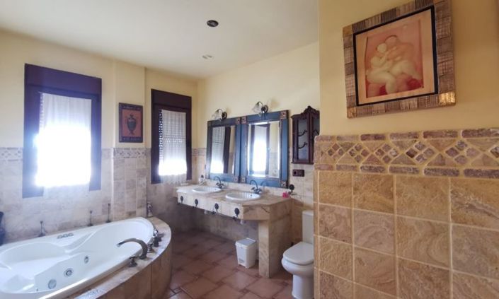 Image No.6-4 Bed Villa for sale