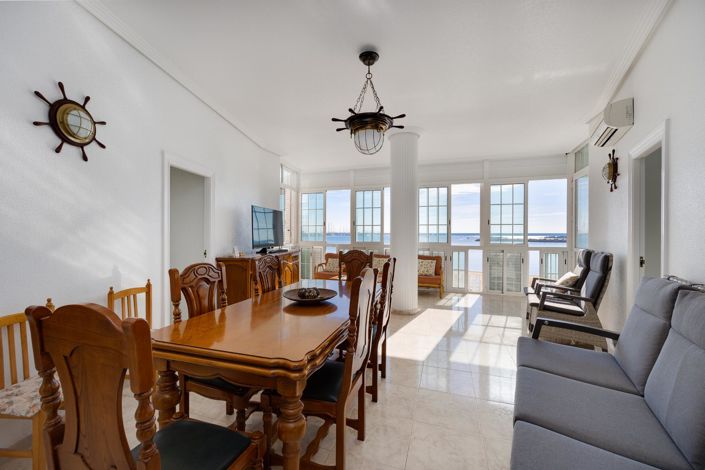 Image No.2-4 Bed Villa for sale