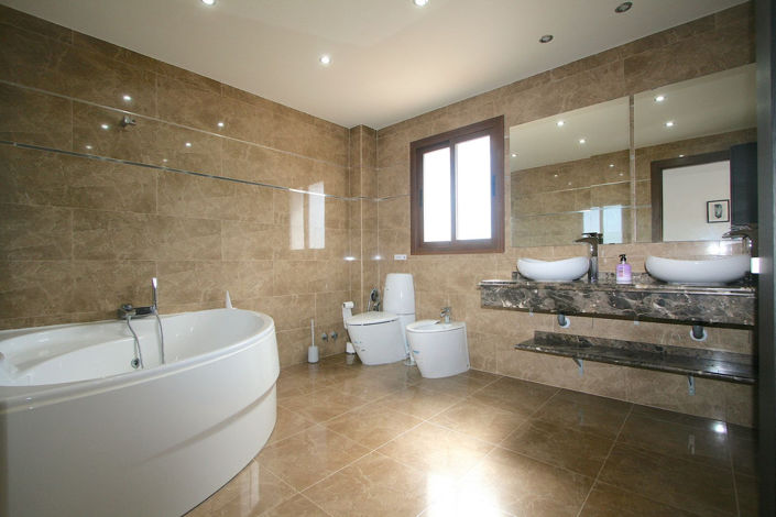 Image No.19-8 Bed Villa for sale