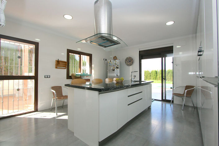 Image No.5-8 Bed Villa for sale