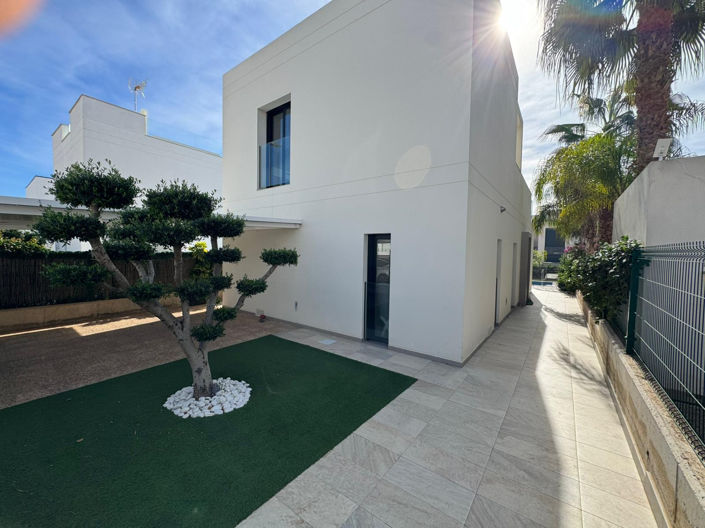 Image No.21-3 Bed Villa for sale