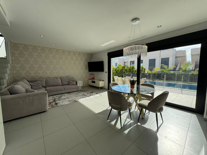 Image No.3-3 Bed Villa for sale