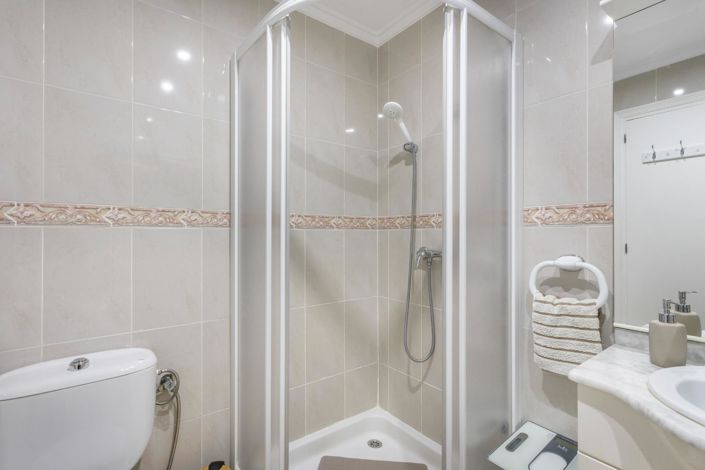 Image No.21-2 Bed Bungalow for sale