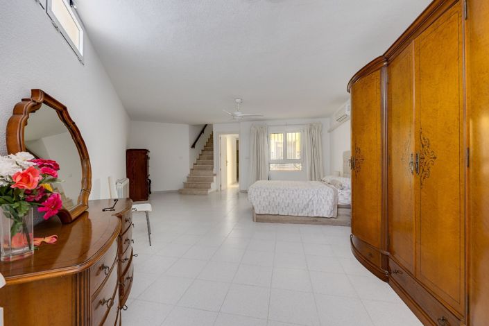 Image No.24-4 Bed Bungalow for sale