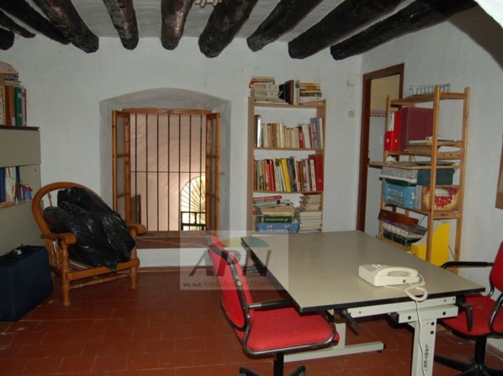 Image No.15-14 Bed Townhouse for sale