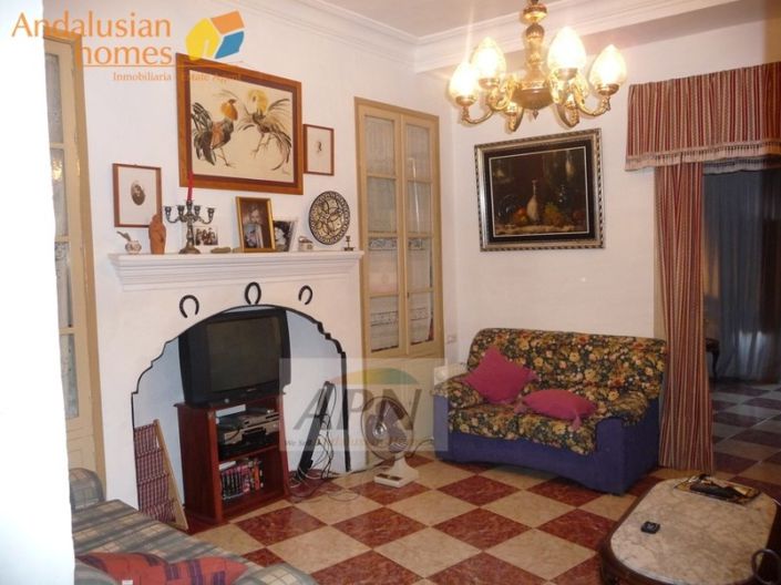 Image No.19-14 Bed Townhouse for sale