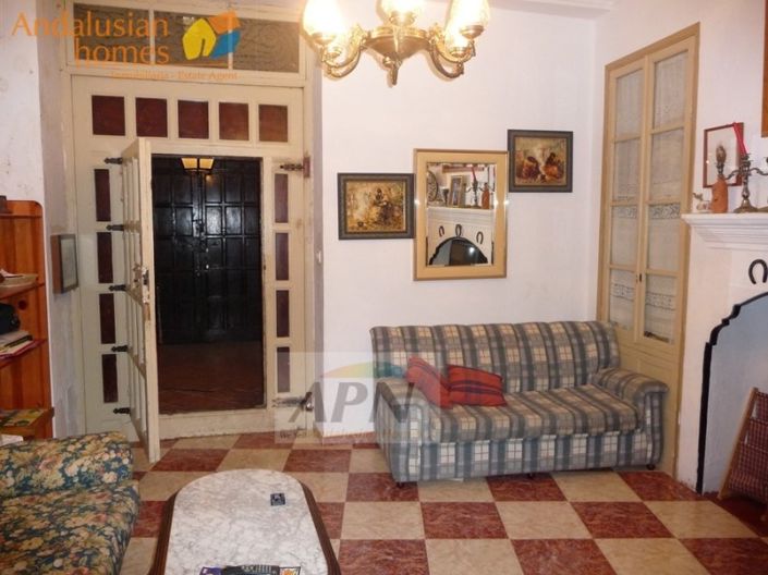 Image No.20-14 Bed Townhouse for sale