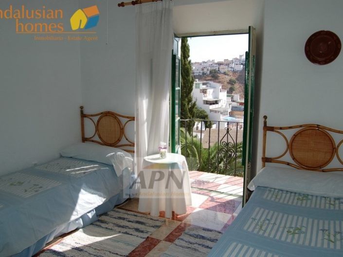 Image No.21-14 Bed Townhouse for sale