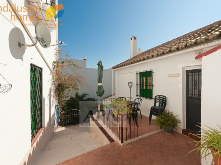 Image No.28-14 Bed Townhouse for sale