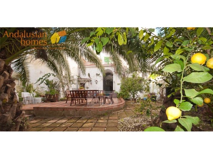 Image No.32-14 Bed Townhouse for sale