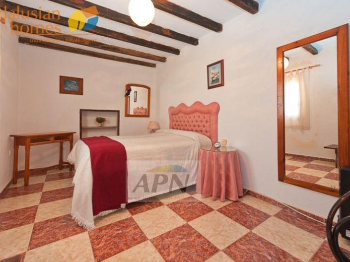 Image No.36-14 Bed Townhouse for sale