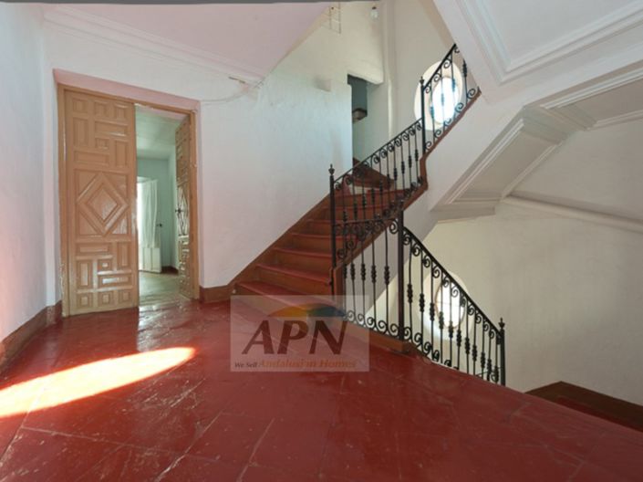 Image No.4-14 Bed Townhouse for sale