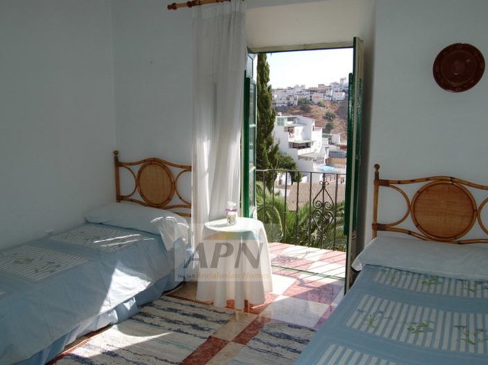 Image No.8-14 Bed Townhouse for sale