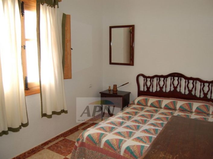 Image No.9-14 Bed Townhouse for sale