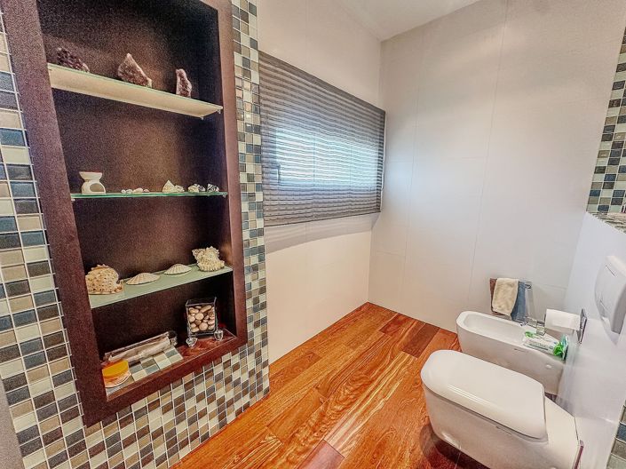 Image No.42-5 Bed Villa for sale