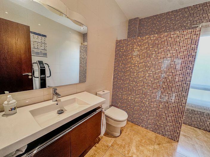 Image No.47-5 Bed Villa for sale