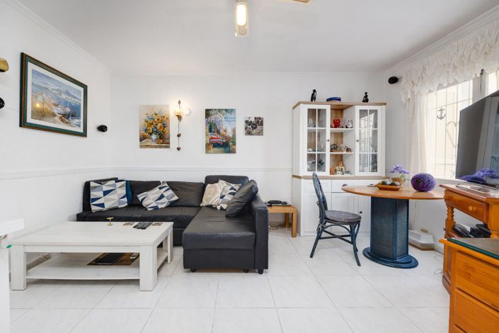 Image No.13-2 Bed Townhouse for sale