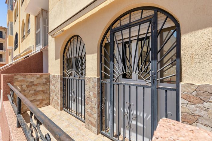 Image No.2-Appartement de 2 chambres à vendre à Torrevieja