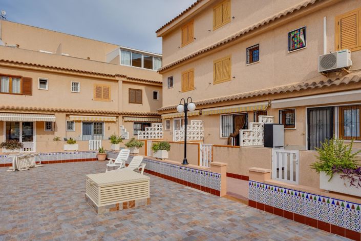 Image No.13-3 Bed Townhouse for sale