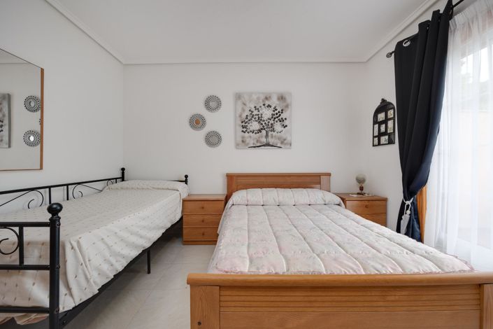 Image No.24-3 Bed Townhouse for sale